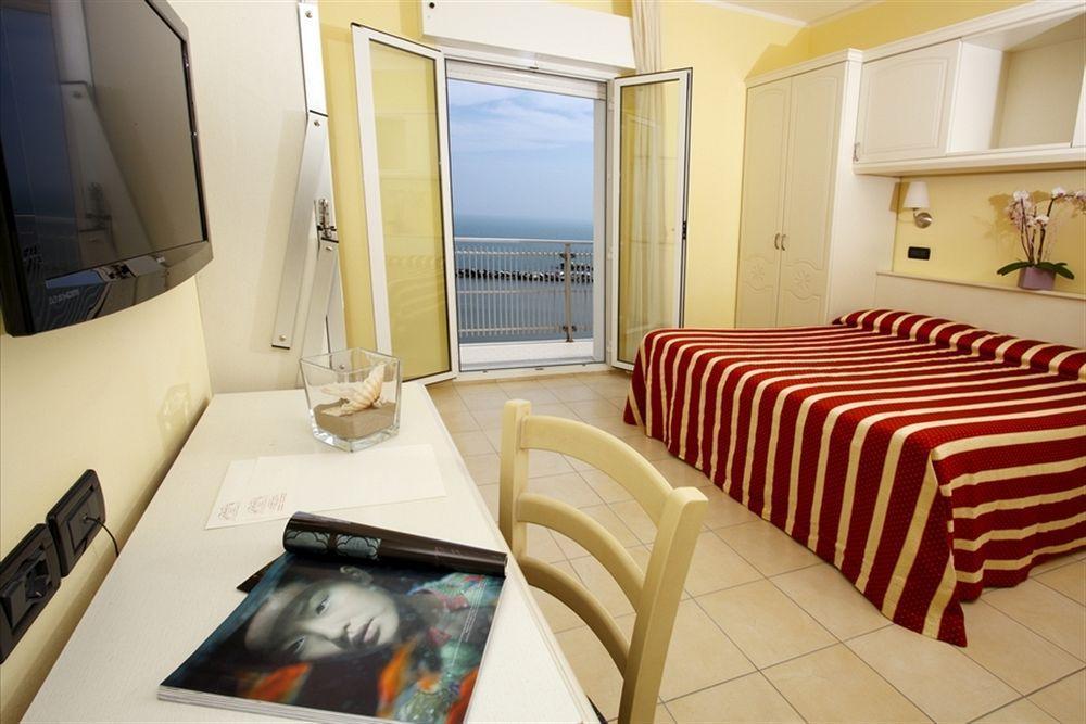 Hotel Baia ริมินี ภายนอก รูปภาพ